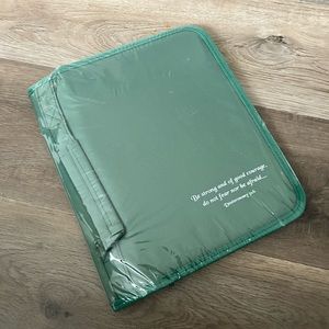 Bible Cover Case / Pen Slots | Zippered Pocket | Premium Fabric